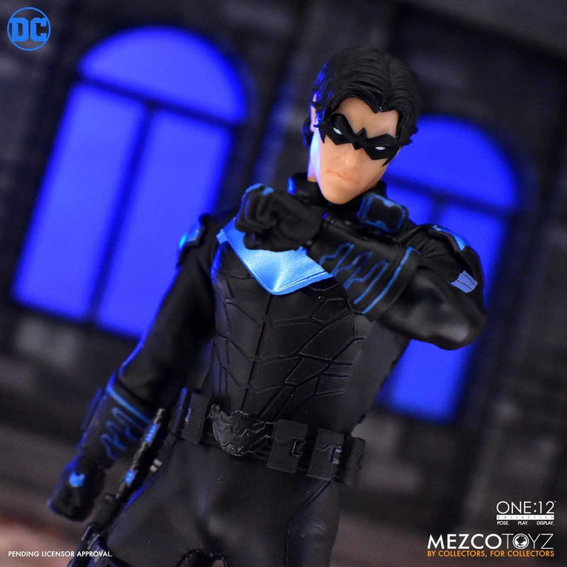 Load image into Gallery viewer, Mezco Toyz - One 12 DC Comics - Nightwing
