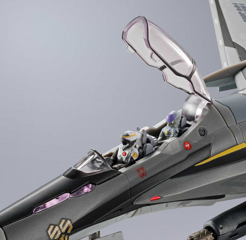 Load image into Gallery viewer, Bandai - Macross Frontier DX Chogokin: VF-25S Armored Messiah Valkyrie (Ozma Lee Custom) Revival Ver.
