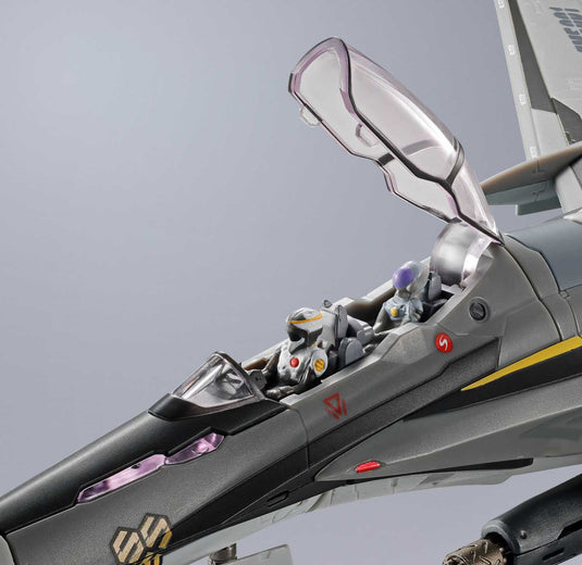 Bandai - Macross Frontier DX Chogokin: VF-25S Armored Messiah Valkyrie (Ozma Lee Custom) Revival Ver.