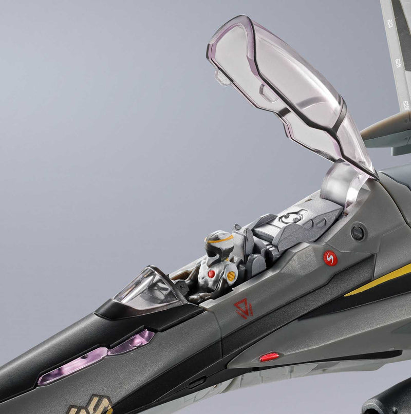 Load image into Gallery viewer, Bandai - Macross Frontier DX Chogokin: VF-25S Armored Messiah Valkyrie (Ozma Lee Custom) Revival Ver.
