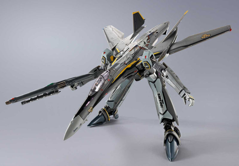 Load image into Gallery viewer, Bandai - Macross Frontier DX Chogokin: VF-25S Armored Messiah Valkyrie (Ozma Lee Custom) Revival Ver.
