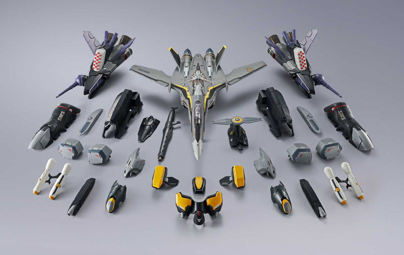 Load image into Gallery viewer, Bandai - Macross Frontier DX Chogokin: VF-25S Armored Messiah Valkyrie (Ozma Lee Custom) Revival Ver.
