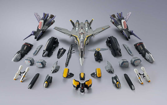 Bandai - Macross Frontier DX Chogokin: VF-25S Armored Messiah Valkyrie (Ozma Lee Custom) Revival Ver.