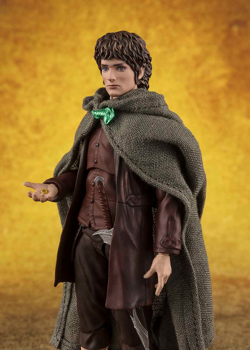 Load image into Gallery viewer, Bandai - S.H.Figuarts - The Lord of the Rings: Fellowship of The Ring - Frodo Baggins &amp; Gollum
