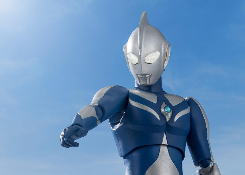 Load image into Gallery viewer, Bandai - S.H.Figuarts - Ultraman Cosmos - Ultraman Cosmos (Luna Mode)
