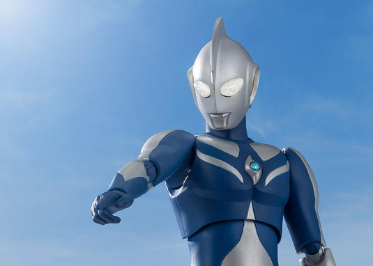 Bandai - S.H.Figuarts - Ultraman Cosmos - Ultraman Cosmos (Luna Mode)