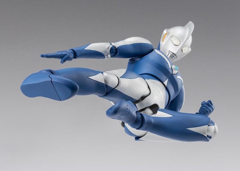 Load image into Gallery viewer, Bandai - S.H.Figuarts - Ultraman Cosmos - Ultraman Cosmos (Luna Mode)
