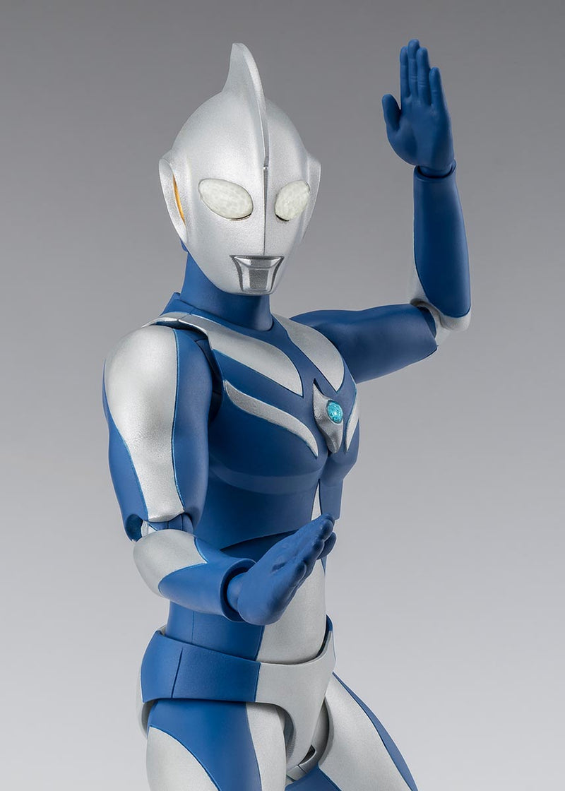 Load image into Gallery viewer, Bandai - S.H.Figuarts - Ultraman Cosmos - Ultraman Cosmos (Luna Mode)
