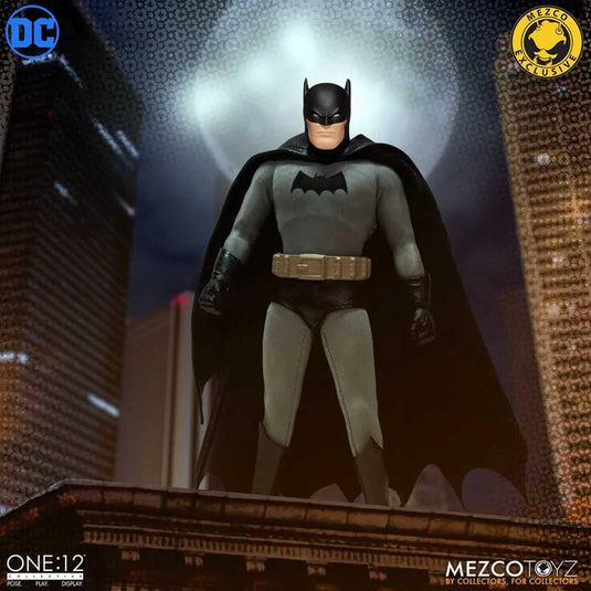 Mezco Toyz - One 12 DC Comics - Batman Caped Crusader (Golden Age Edition) (Mezco Exclusive)