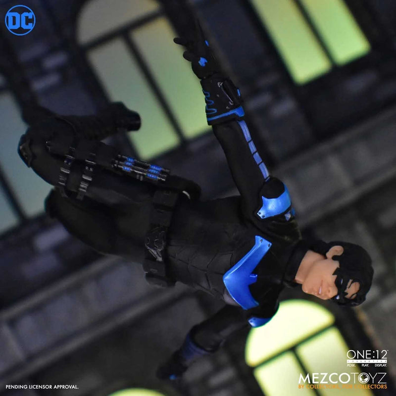 Load image into Gallery viewer, Mezco Toyz - One 12 DC Comics - Nightwing
