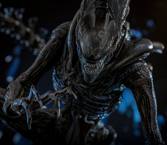 Hot Toys - Alien: Romulus - Scorched Xenomorph