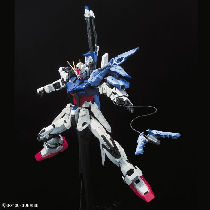 Load image into Gallery viewer, Perfect Grade 1/60 - GAT-X105+AQM/E-YM1 Perfect Strike Gundam
