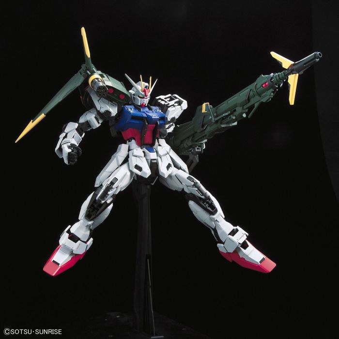 Load image into Gallery viewer, Perfect Grade 1/60 - GAT-X105+AQM/E-YM1 Perfect Strike Gundam
