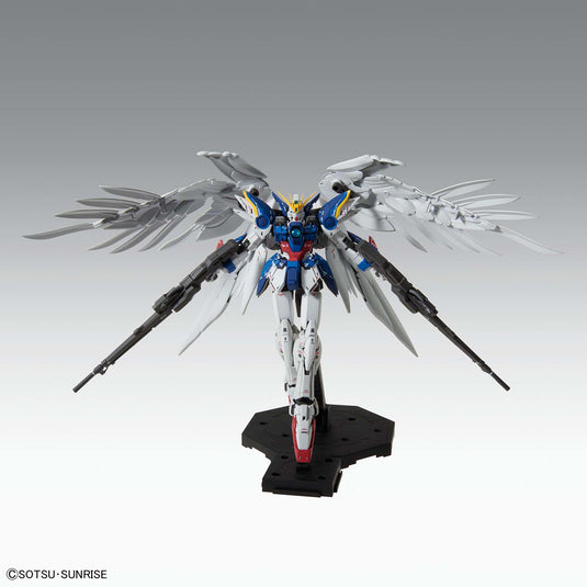 Master Grade 1/100 - Wing Gundam Zero EW Ver. Ka